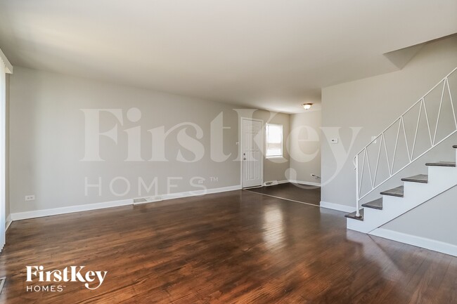 Photo - 335 E Vermont St