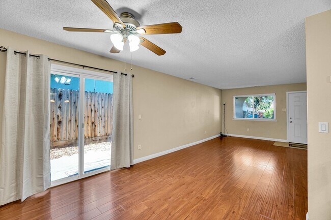 Photo - 4206-4208 Casa Blanca Lane Unidad 4206 Casa Blanca Lane