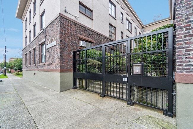 Photo - Capitola Apartments