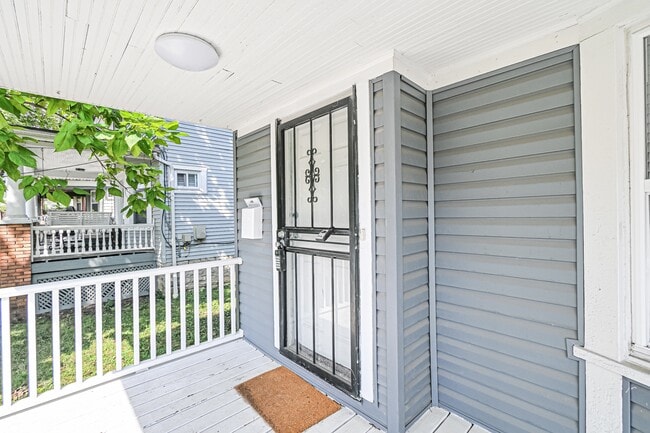 1922 Hewitt Ave