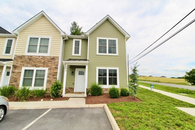 Spacious 3-Bed, 2.5-Bath Townhome Availabl... - Spacious 3-Bed, 2.5-Bath Townhome Availabl...