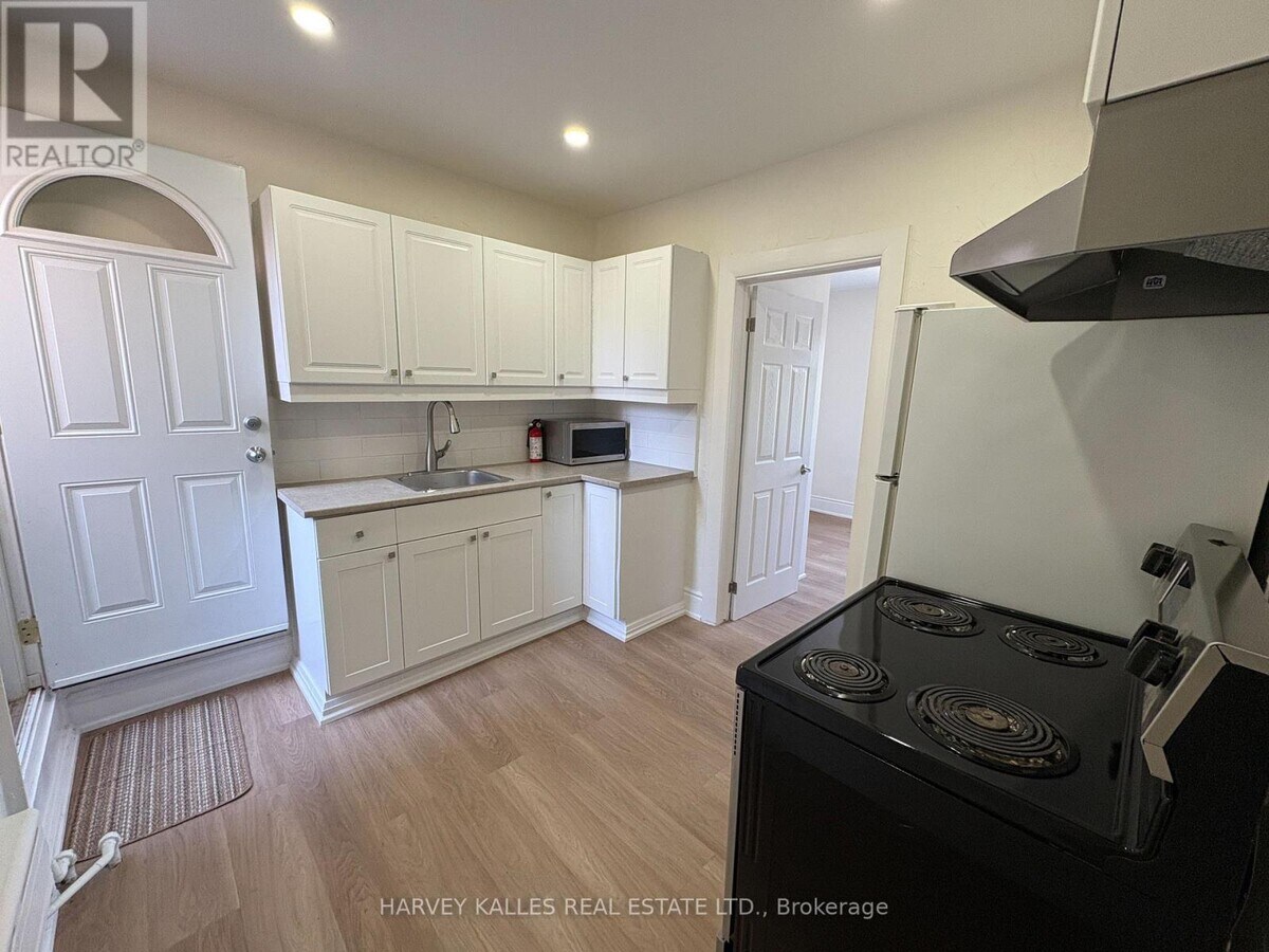 Photo - 1611 Bayview Ave