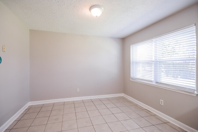 Photo - 502 Hildred Ave