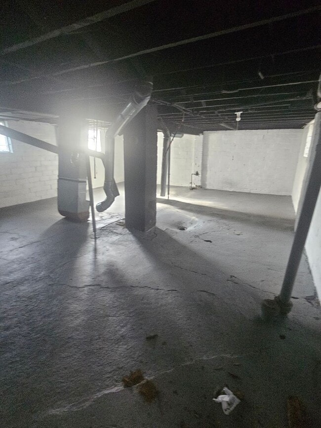 Photo - 15804 Belden St