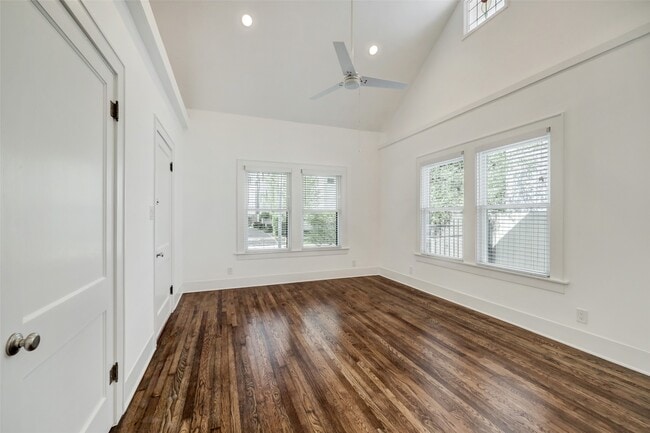 Photo - 303 W Clay St