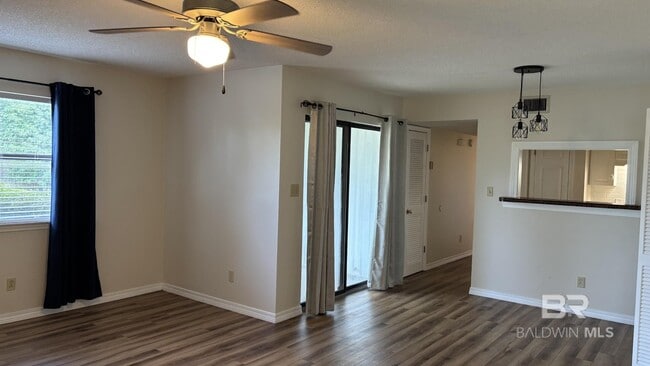 Photo - 110 5th St