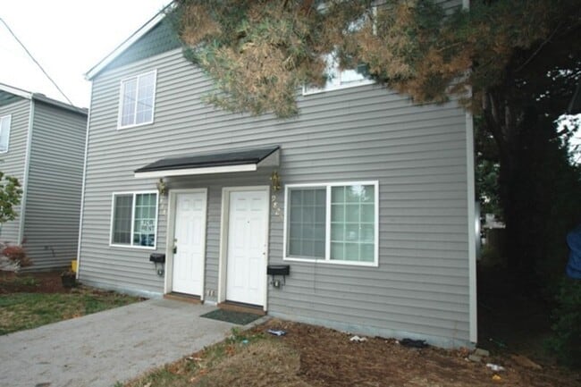 Building Photo - St. John's Townhome - 5 Bedroom, 2 bath Duplex Unit
