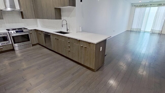 Building Photo - 1616 S Broadway Rental