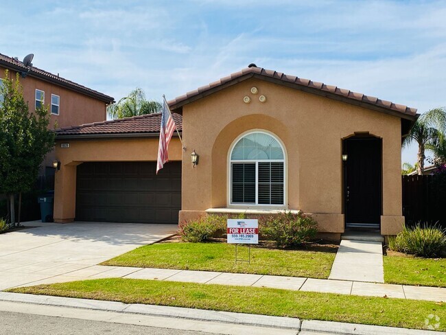 Building Photo - $2,350 International & Chestnut 3 Bed - N.... Rental