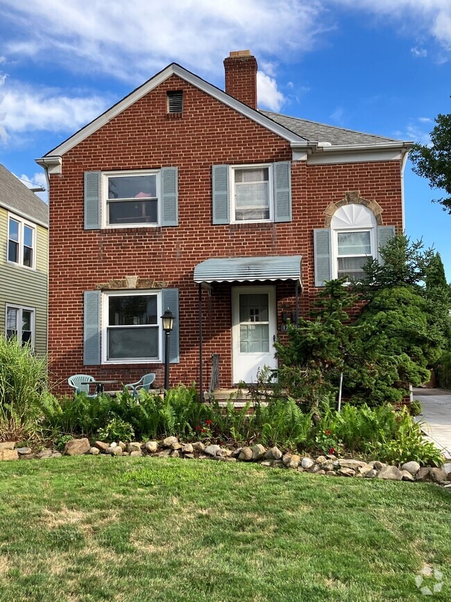 Building Photo - 17003 Hilliard Rd Rental