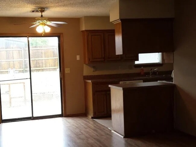 Building Photo - 2502 Tanglewood Ct