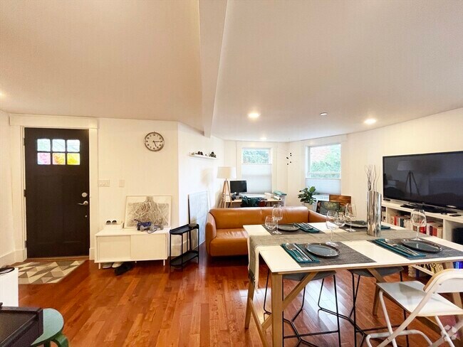 Building Photo - 2 Auburn Ave Unit 2 Rental