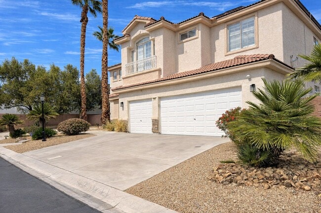 Building Photo - Northwest Valley 6 bdr 4400 sq ft with RV parking, pool, covered patio - all on a 1/2 acre lot!