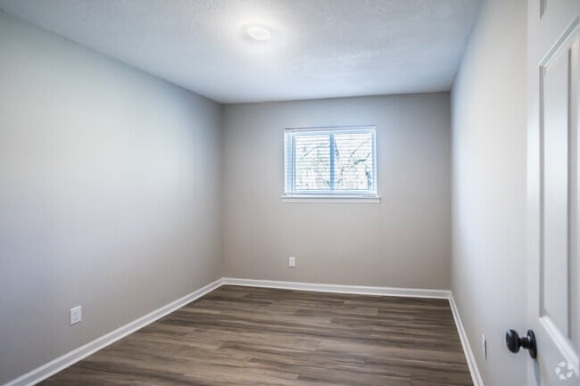 2BR, 1BA - 760SF - 2nd Bedroom