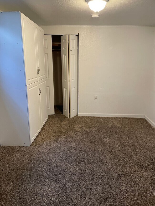 Photo - Basement Apartment for Rent!!! PENDING APP...