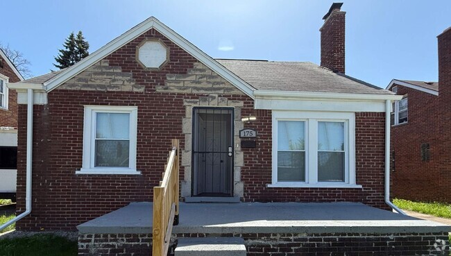Building Photo - Renovated 3-Bedroom Home – We Welcome Sect...