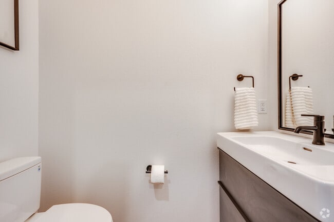 2 BR, 2,5 BA+Oficina - 1.777SF - Medio baño - Granary Townhomes