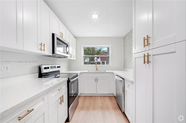 Building Photo - 14725 SW 107th Ter Rental