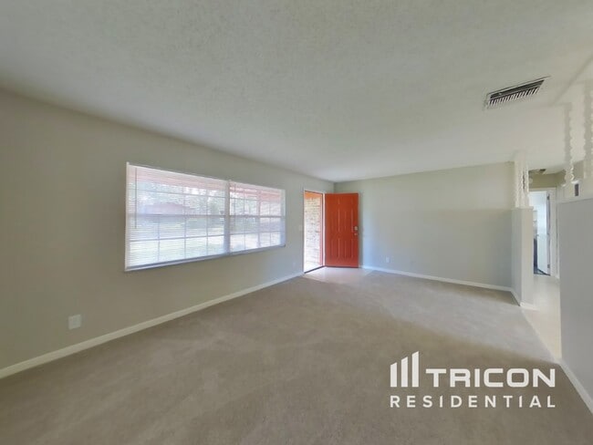 Photo - 1484 Bloomingdale Rd