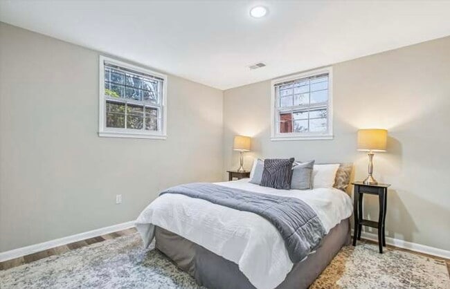 Building Photo - 654 S Lincoln St Unit 654 S