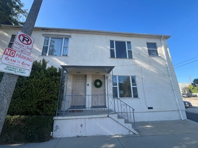 2651 La Cienega Ave/ 8501 Hargis St