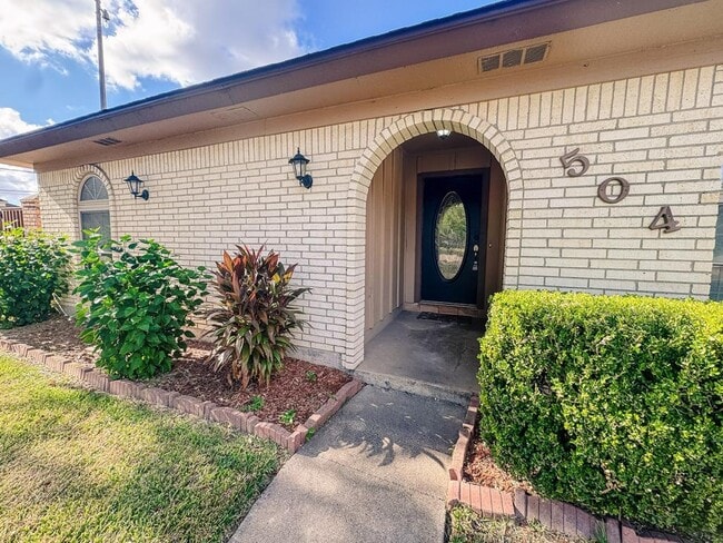 Photo - 504 Berkshire Ln