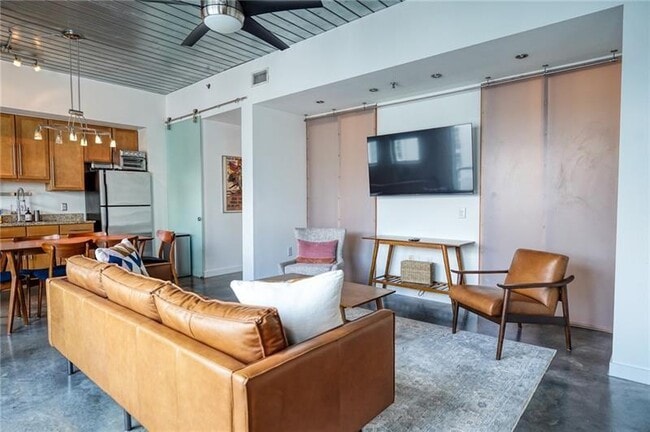 Photo - 620 Glen Iris Dr NE Unidad 524