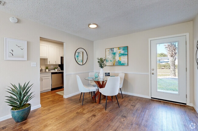 9th Ave - 2BR, 1BA - 925SF - Dining Room