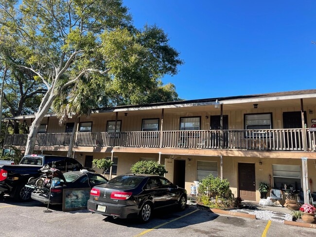Photo - 2 Bdrm 1 Bath Apartment in Bradenton, FL Unit 710
