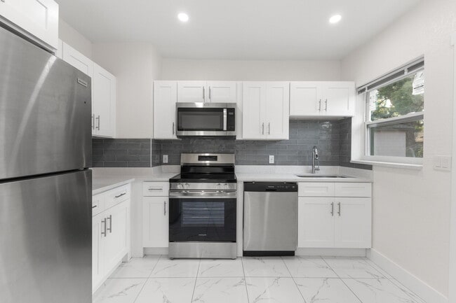 Photo - 211 37th St S