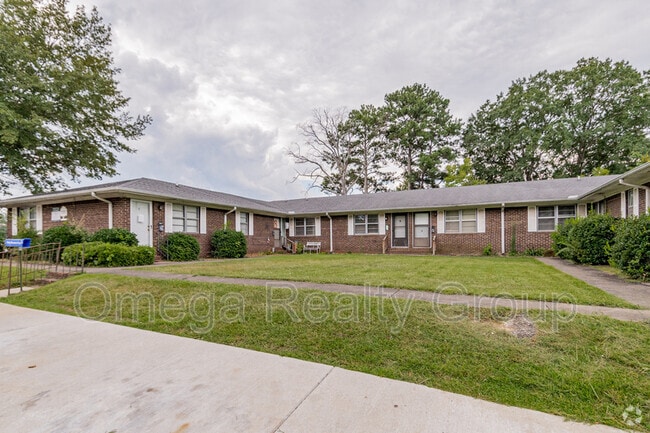 Building Photo - 705 18th St E Unit Apt 4