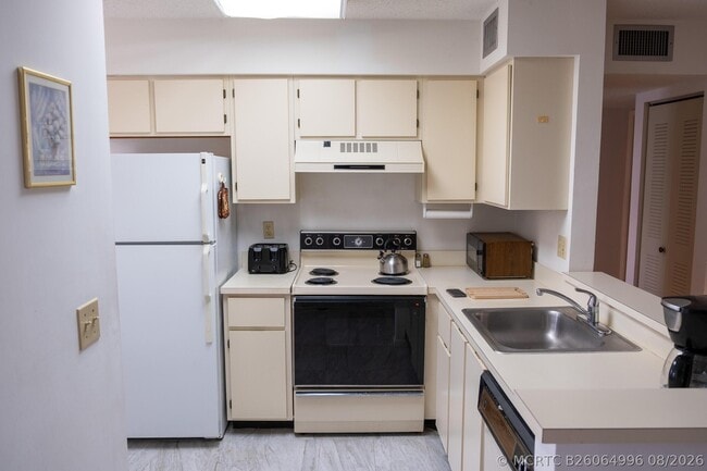 14896 Bal Moral Ln Unit 104