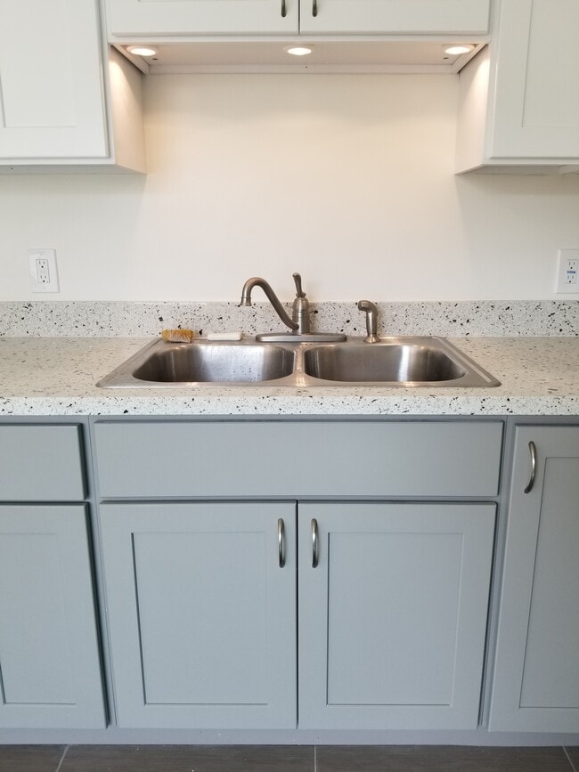 Building Photo - 254 Abbot Ave Unit Apt