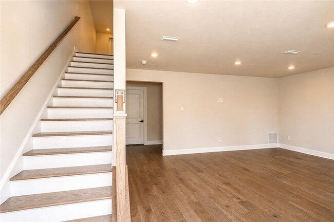 Photo - 107 Breckenridge Ct