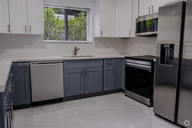 Building Photo - 2227 SW 17th St Rental