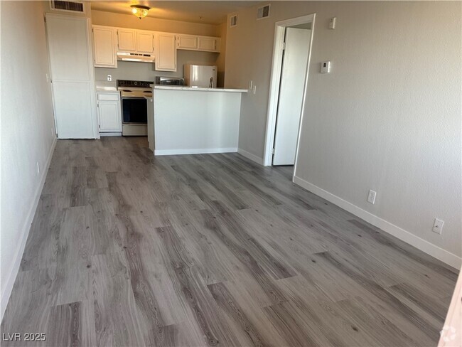 Building Photo - 1381 E University Ave. Unit 312 Rental