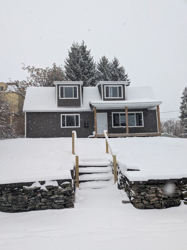 Building Photo - 1520-1524 Sanderson Unit 1524 Sanderson # 1 (2Bed)