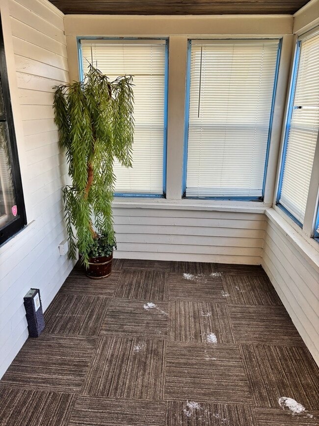 Photo - 713 E 144th St