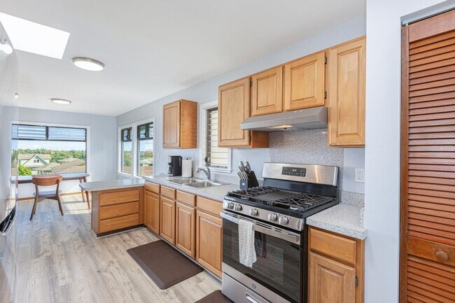 Photo - Unfurnished 2 bedroom, 1 bath home in quiet Lihue neighborhood, with views!