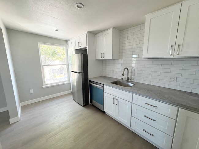 Photo - Perfect Shape Downtown Livermore Living Condo above Yin-Yin Restaurant