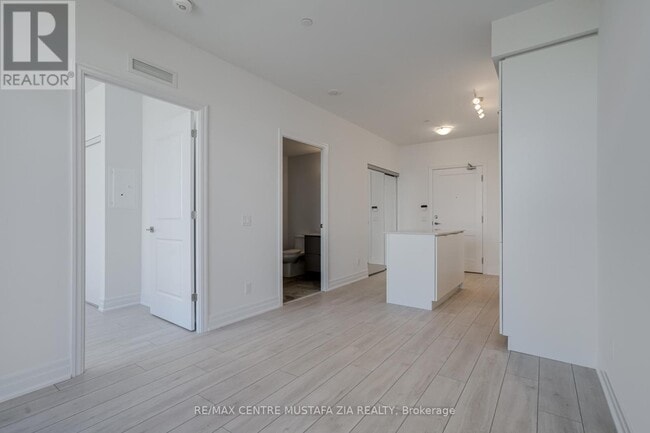 Photo - 30 Elm Dr W Unit 1003