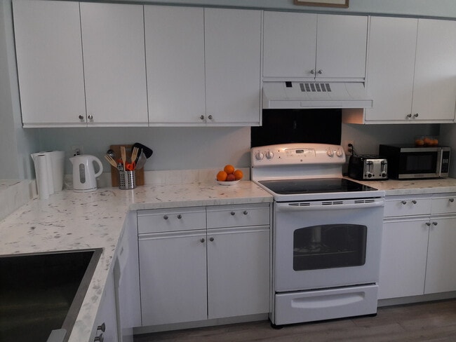 Photo - Short term, turnkey furnished, 2 bedroom, ...