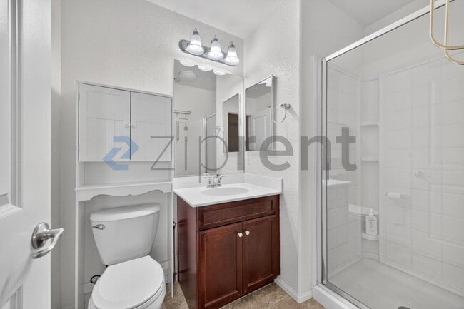 Photo - 1836 Olive Green St