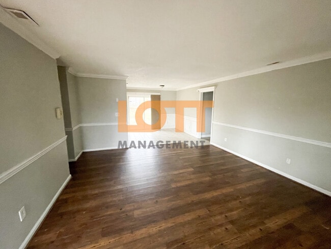 Photo - 107 Osmond Dr