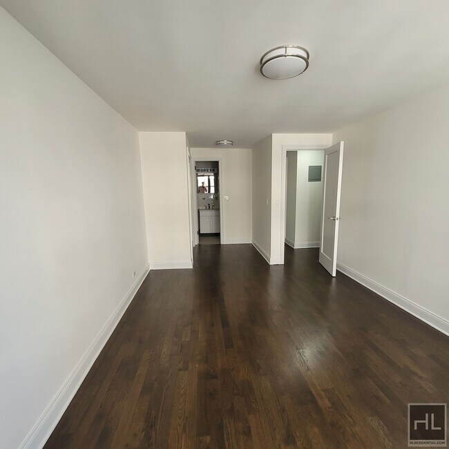 Photo - 5 AVENUE Unit 10E