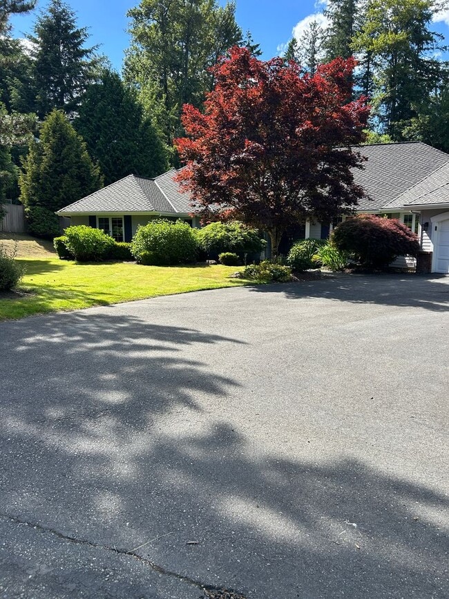 Building Photo - 3bd/2.5ba Redmond Home