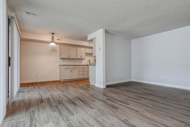 Building Photo - 310 NE 85th St Unit B