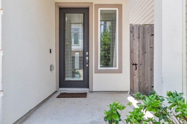 Photo - 144 Knightsbridge Park Ln