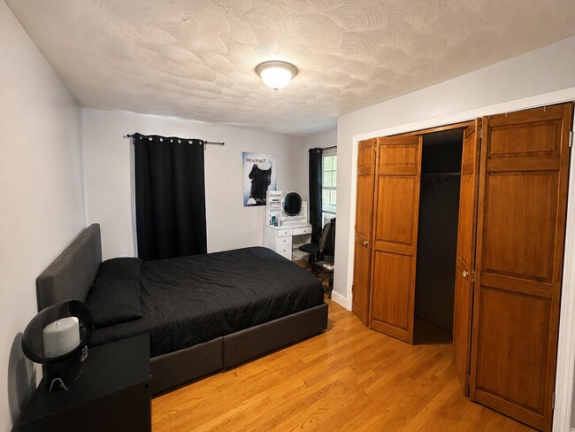 Photo - 185R Heath St