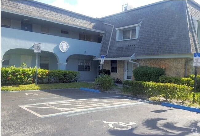 Building Photo - 4251 NW 5th St Unit 127 Rental